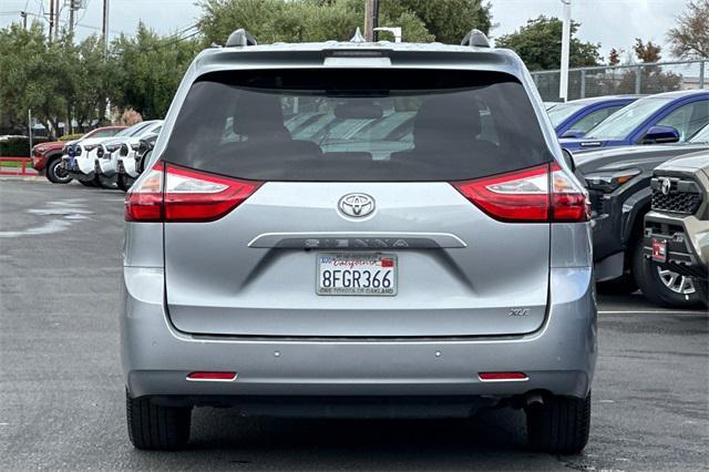 Photo of 2018 Silver Sky Metallic Toyota Sienna