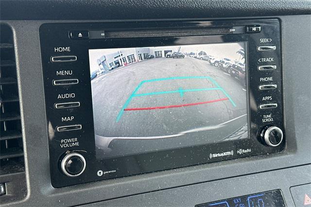 Photo of 2018 Silver Sky Metallic Toyota Sienna