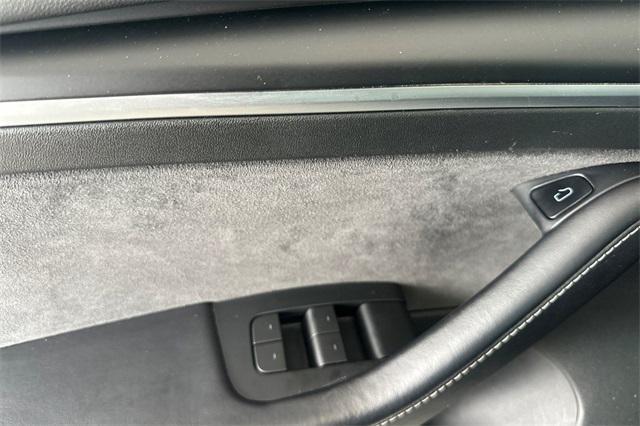 Photo of 2022 Gray Tesla Model 3