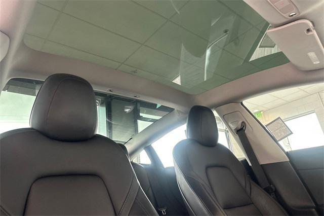 Photo of 2022 Gray Tesla Model 3