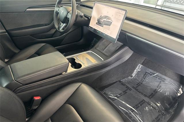 Photo of 2022 Gray Tesla Model 3