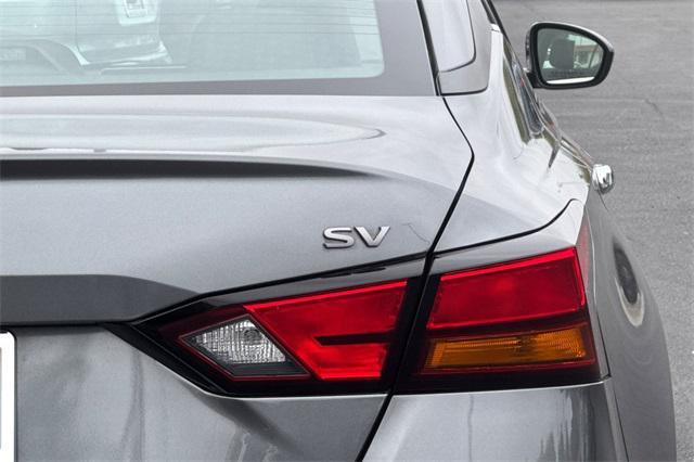 Photo of 2023 Gun Metallic Nissan Altima
