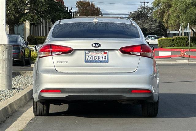 Photo of 2018 Silky Silver Kia Forte