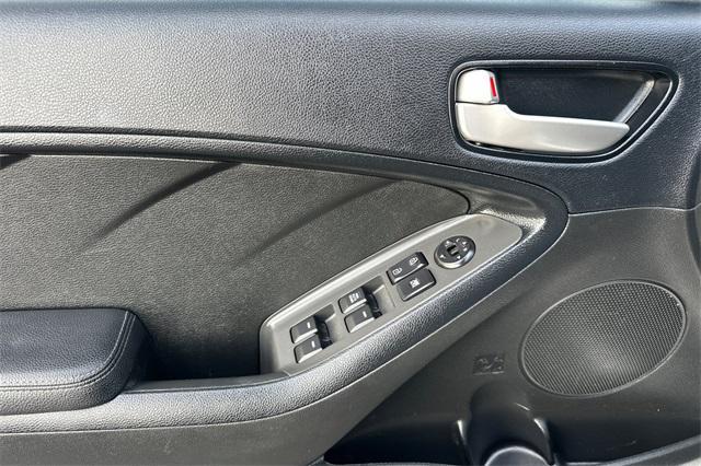 Photo of 2018 Silky Silver Kia Forte