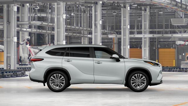 Photo of 2026 White Toyota Highlander Hybrid