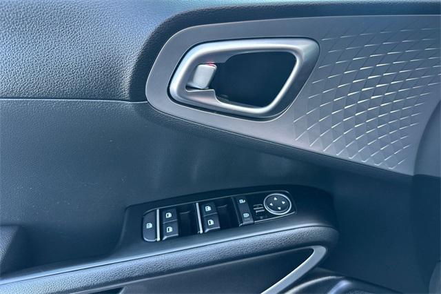 Photo of 2023 Gravity Gray Kia Soul