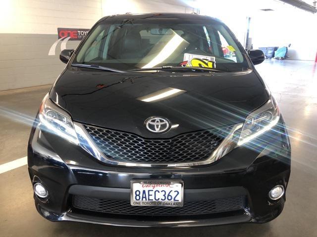 Photo of 2017 Midnight Black Metallic Toyota Sienna