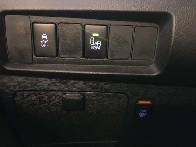Photo of 2017 Midnight Black Metallic Toyota Sienna
