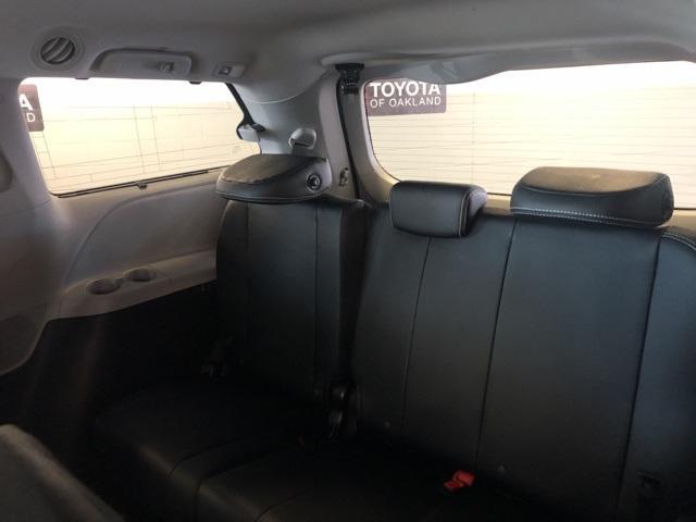 Photo of 2017 Midnight Black Metallic Toyota Sienna