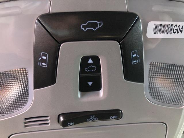 Photo of 2017 Midnight Black Metallic Toyota Sienna