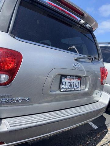 Photo of 2005 Silver Sky Metallic Toyota Sequoia