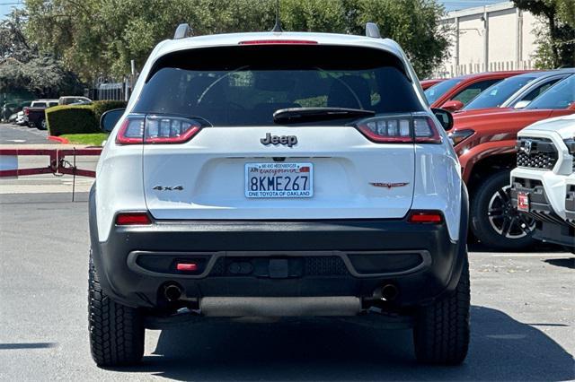 Photo of 2019 Bright White Clearcoat Jeep Cherokee