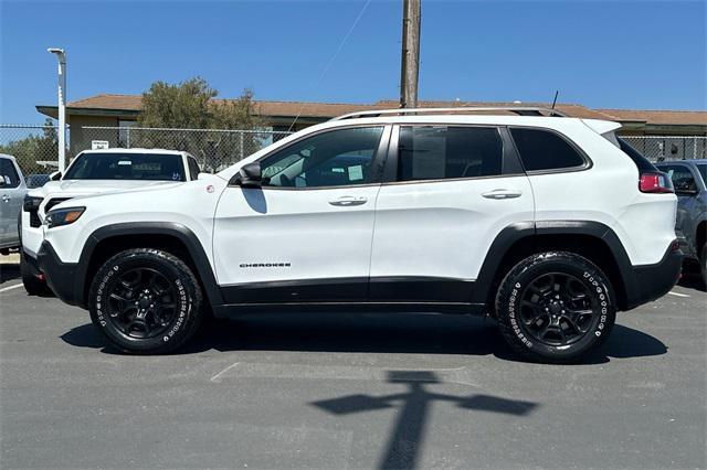 Photo of 2019 Bright White Clearcoat Jeep Cherokee