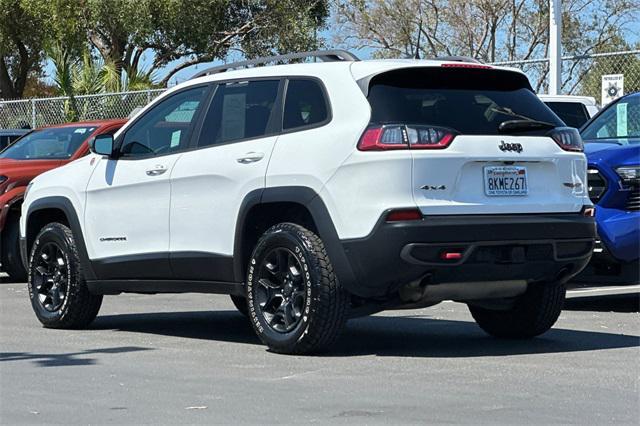 Photo of 2019 Bright White Clearcoat Jeep Cherokee