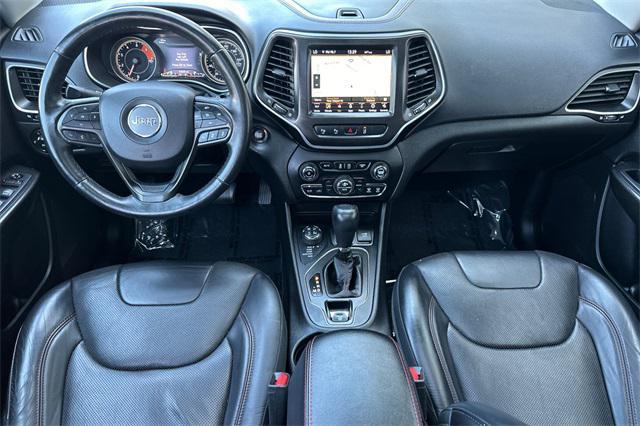 Photo of 2019 Bright White Clearcoat Jeep Cherokee