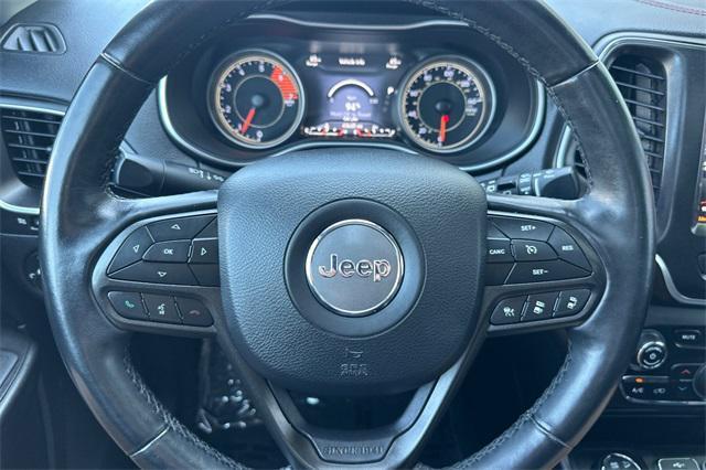 Photo of 2019 Bright White Clearcoat Jeep Cherokee