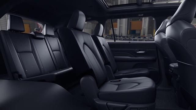 Photo of 2026 Wind Chill Pearl Toyota Grand Highlander