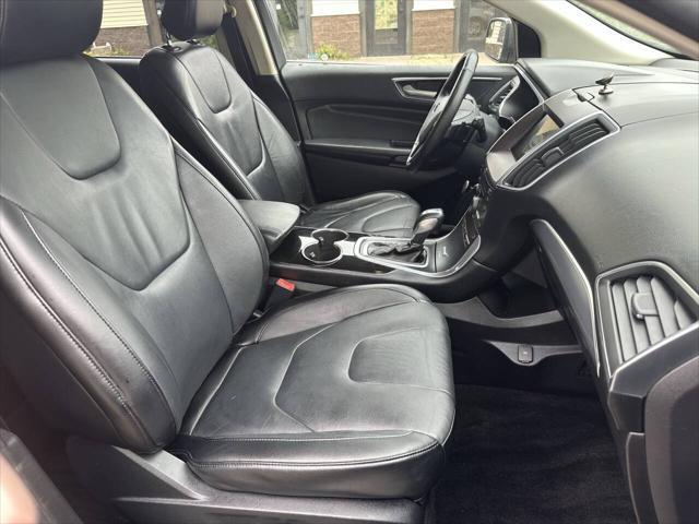 Photo of 2016 Magnetic Metallic Ford Edge