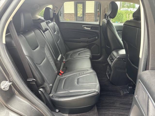 Photo of 2016 Magnetic Metallic Ford Edge