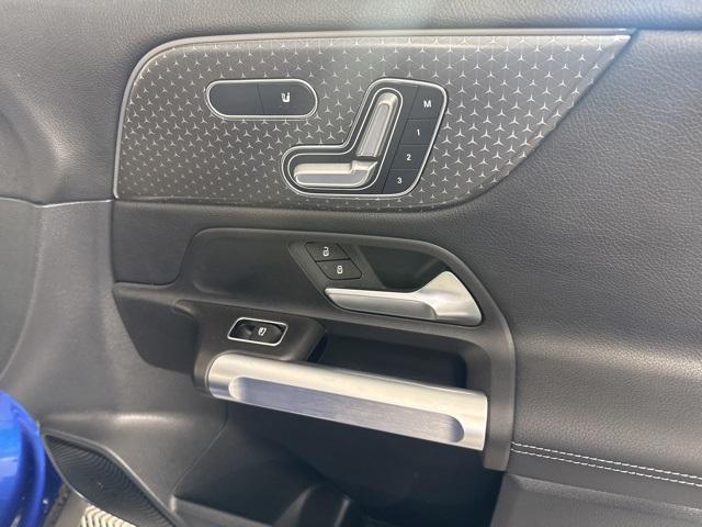 Photo of 2024 Starling Blue Metallic Mercedes-Benz GLB 250