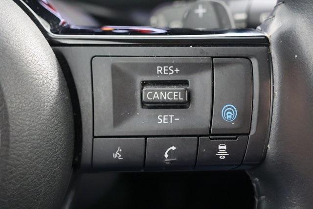 Photo of 2023 Champagne Silver Nissan Rogue