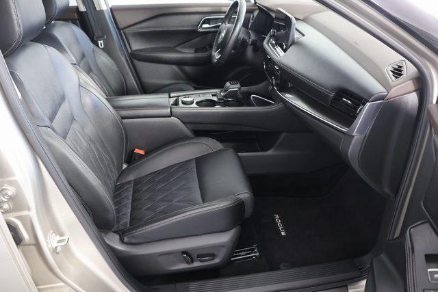 Photo of 2023 Champagne Silver Nissan Rogue