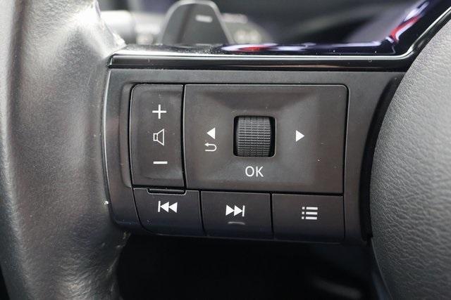 Photo of 2023 Champagne Silver Nissan Rogue