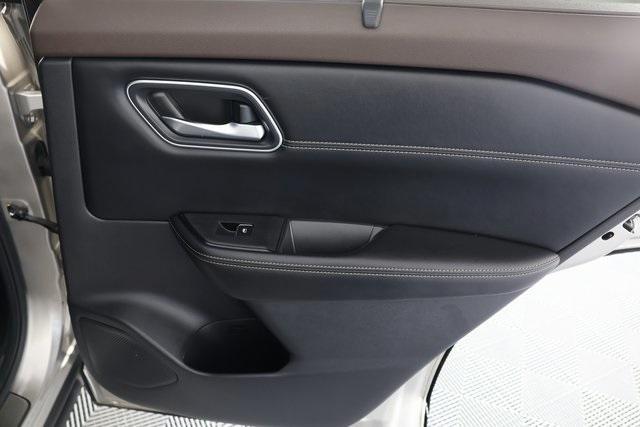 Photo of 2023 Champagne Silver Nissan Rogue