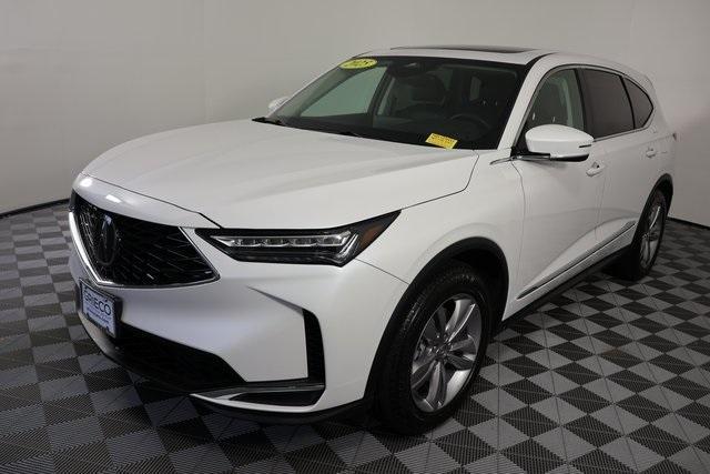 Photo of 2025 White Acura MDX