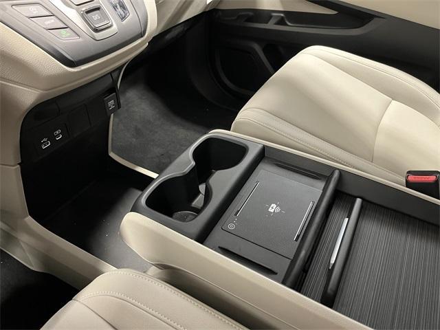 Photo of 2025 Red Honda Odyssey