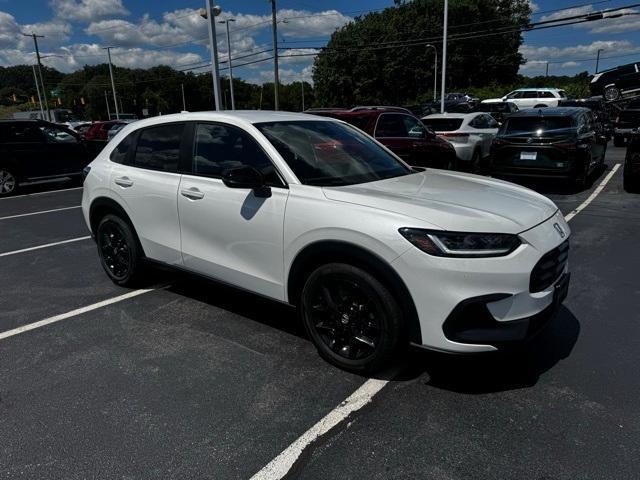Photo of 2024 Platinum White Pearl Honda HR-V