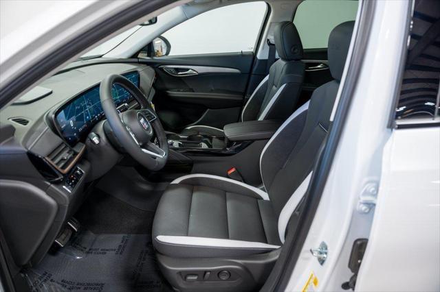 Photo of 2025 White Frost Tricoat Buick Envision