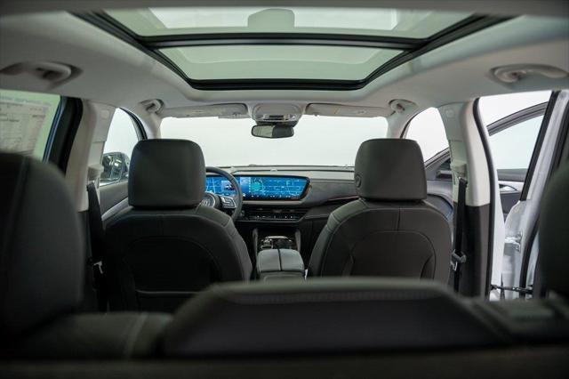 Photo of 2025 White Frost Tricoat Buick Envision