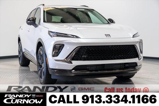 Photo of 2025 White Frost Tricoat Buick Envision