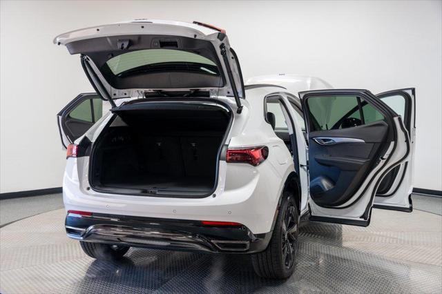 Photo of 2025 White Frost Tricoat Buick Envision
