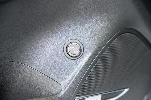 Photo of 2025 White Frost Tricoat Buick Envision