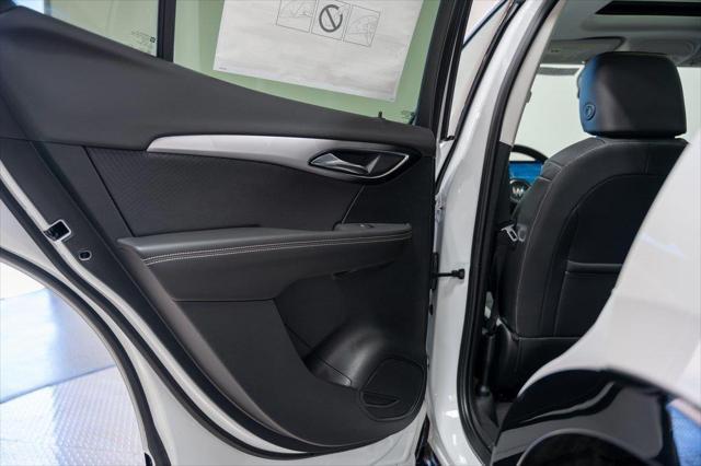 Photo of 2025 White Frost Tricoat Buick Envision