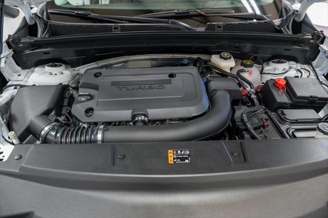 Photo of 2025 White Frost Tricoat Buick Envision