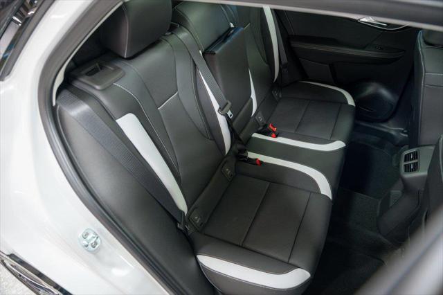 Photo of 2025 White Frost Tricoat Buick Envision