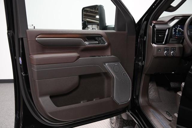 Photo of 2025 Onyx Black GMC Sierra 2500