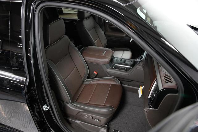 Photo of 2025 Onyx Black GMC Sierra 2500