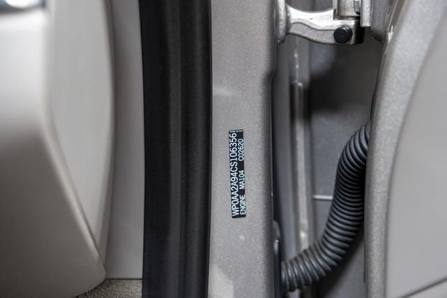 Photo of 2012 Platinum Silver Metallic Porsche 911