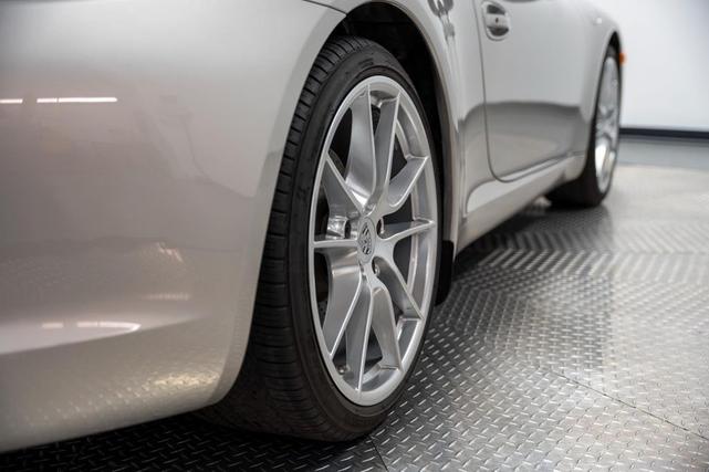 Photo of 2012 Platinum Silver Metallic Porsche 911