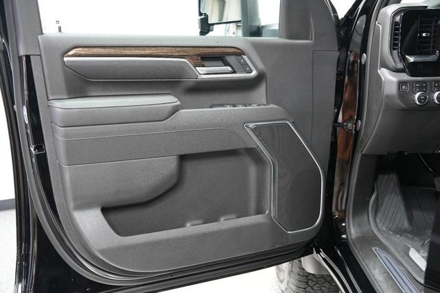 Photo of 2025 Onyx Black GMC Sierra 2500