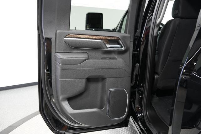 Photo of 2025 Onyx Black GMC Sierra 2500