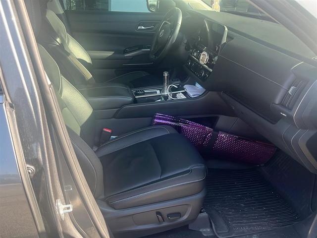 Photo of 2022 Gun Metallic Nissan Pathfinder
