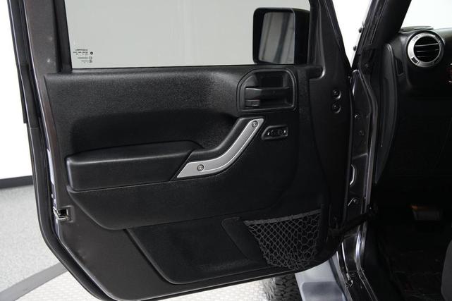 Photo of 2016 Granite Crystal Metallic Clearcoat Jeep Wrangler Unlimited