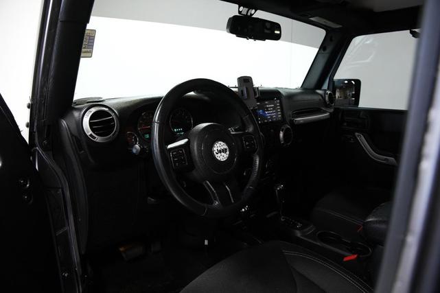 Photo of 2016 Granite Crystal Metallic Clearcoat Jeep Wrangler Unlimited