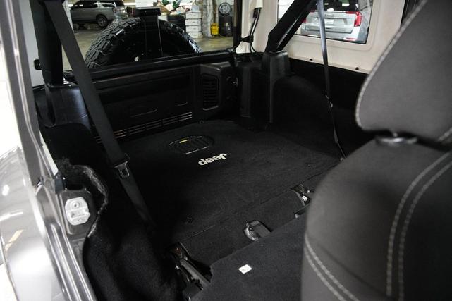 Photo of 2016 Granite Crystal Metallic Clearcoat Jeep Wrangler Unlimited