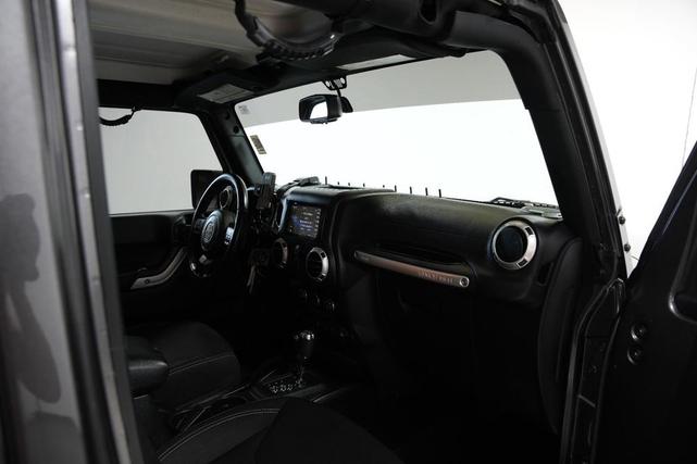 Photo of 2016 Granite Crystal Metallic Clearcoat Jeep Wrangler Unlimited